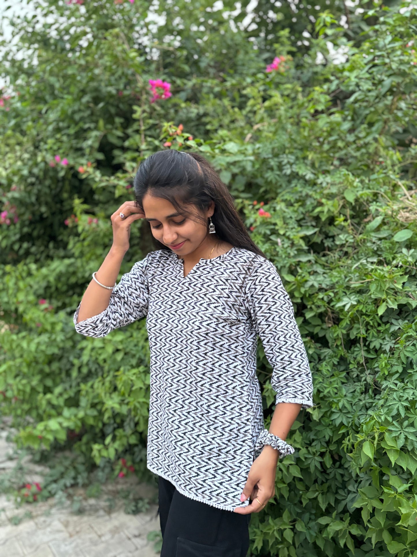 Monochrome Zigzag Cotton Kurti – Chic Everyday Style Wear