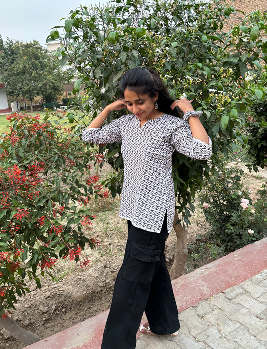 Monochrome Zigzag Cotton Kurti – Chic Everyday Style Wear