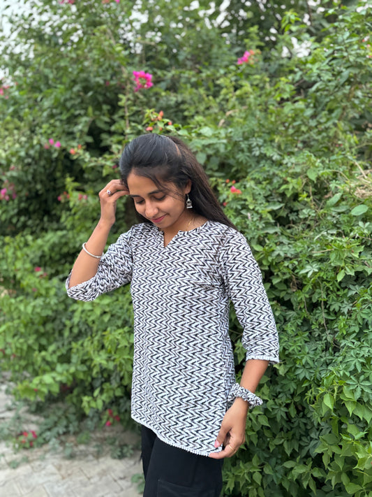 Monochrome Zigzag Cotton Kurti – Chic Everyday Style Wear